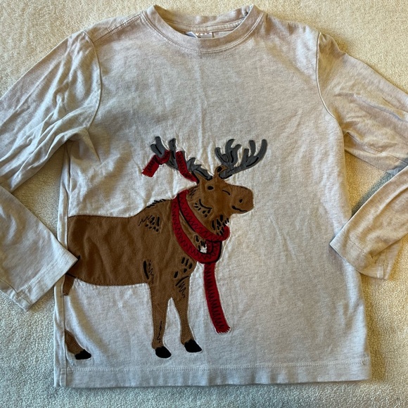 Hanna Andersson long sleeve tee, Moose w/ scarf design. Oatmeal color, Sz 130/8 - Picture 1 of 3
